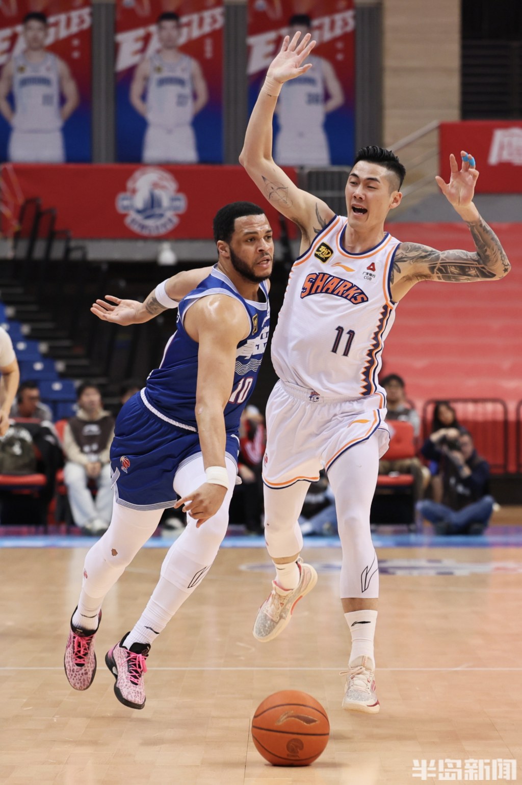 包含集结日突围战来临;埃因霍温围绕CBA季后赛豪取连胜;震撼外界;年轻球员得到机会的词条 包含集结日突围战来临;埃因霍温围绕CBA季后赛豪取连胜;震撼外界;年轻球员得到机会的词条