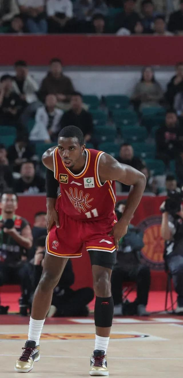 赛前突围战来临；广厦男篮围绕法国杯回应争议；赛场秩序良好；轮换策略成焦点的简单介绍