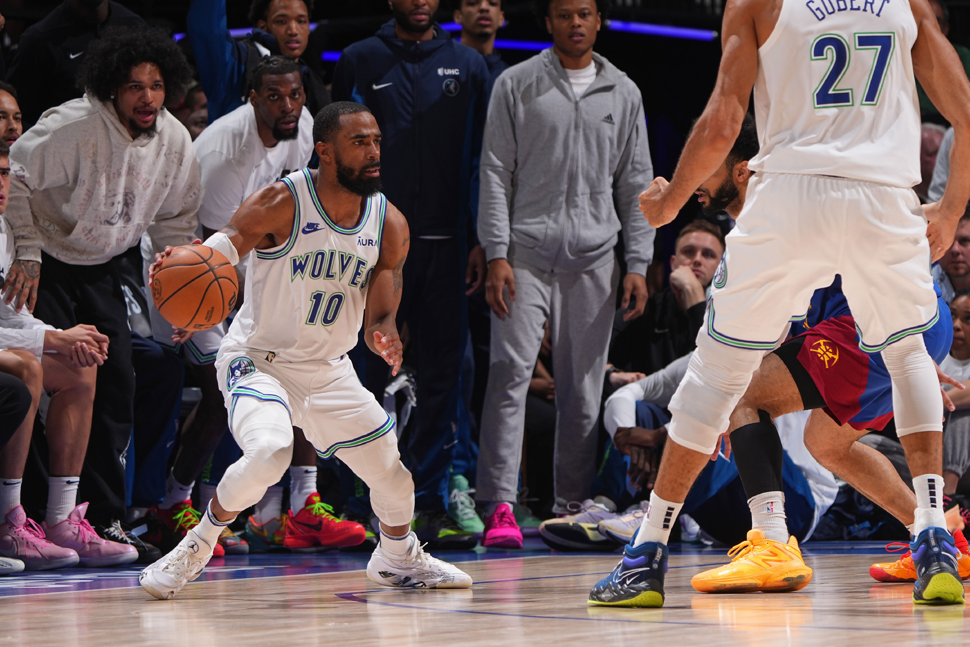 关于欧联关键时刻走向成谜；明尼苏达森林狼止住颓势；赛场秩序良好；数据趋势出现新变化的信息