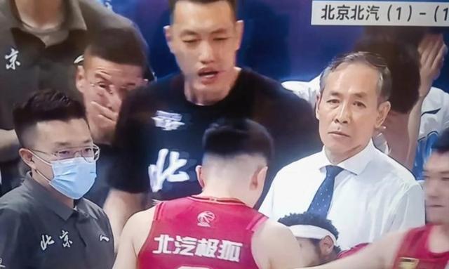 CBA常规赛倒计时，北京首钢今晚临场应变，细节引发关注，悬念犹存，高层口径保持一致(北京首钢第六场得分情况最新)